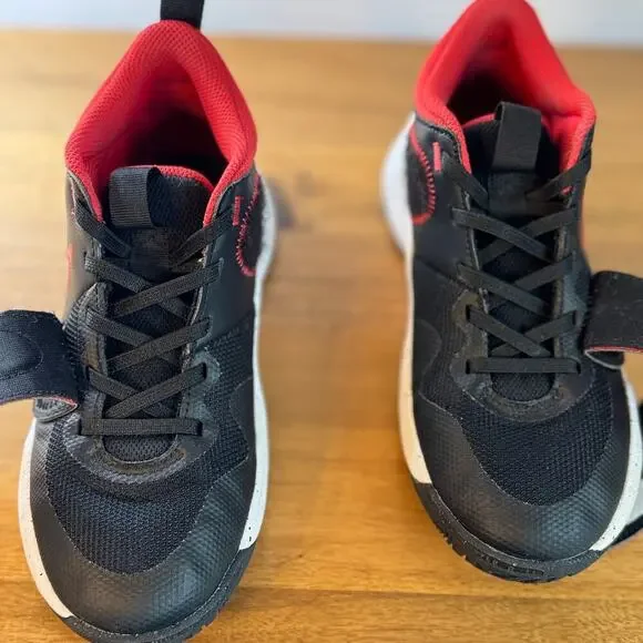 Nike Kids Team Hustle Basketball Sneakers - Picture 9 of 12